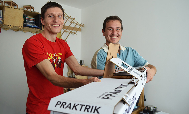 Петър и Делян, основателите на Praktrik.