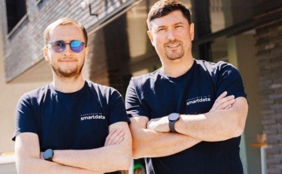 1764331085 8 559x345