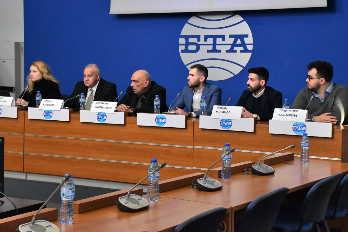 DOMIRA A.I Media Event, 16.12 (1)