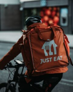 Над 700 души ще бъдат засегнати от изтеглянето на Takeaway от България
