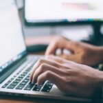 Как AI променя ролята на CRM към активен помощник в продажбите
